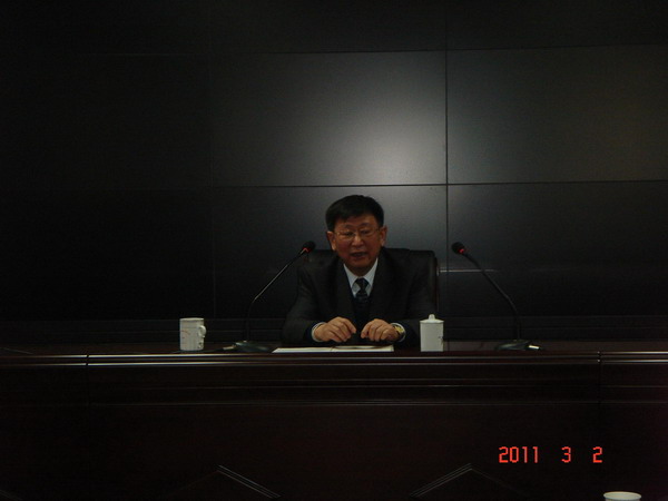 集團(tuán)董事席華武總經(jīng)理、王重樂副總經(jīng)理，集團(tuán)書記張正山親臨培訓(xùn)現(xiàn)場為大家授課