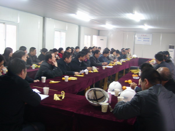 南京棲霞區(qū)馬群街道辦到我公司進(jìn)行了考察，開(kāi)展了有關(guān)科學(xué)發(fā)展觀的研討會(huì)